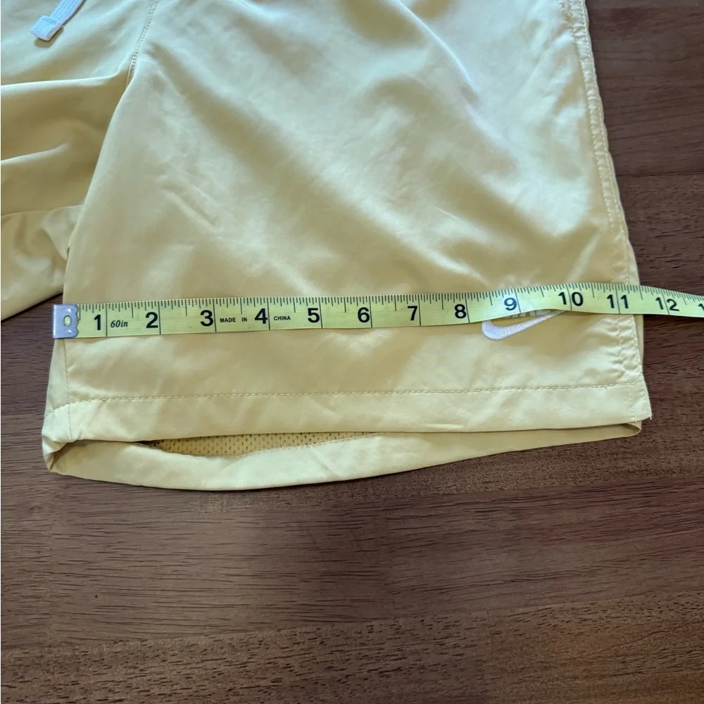Nike Men’s Yellow Swim Trunks Board Shorts Standard Fit Mid Thigh NEW NWT Small - Picture 14 of 15